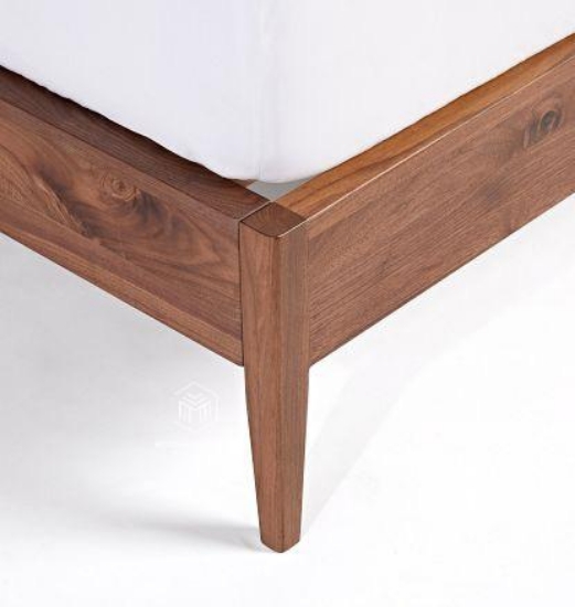 Hình ảnh của Giường gỗ Perkins Spindle