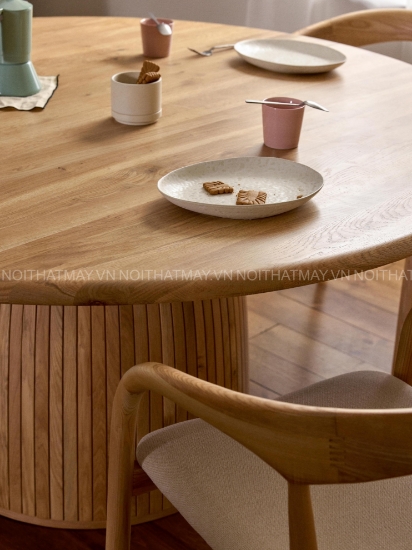 Hình ảnh của BÀN ĂN NELLY